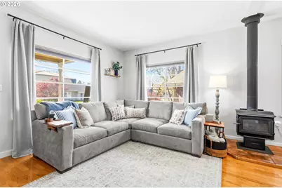 423 S 1st St, Silverton, OR 97381 - Photo 10