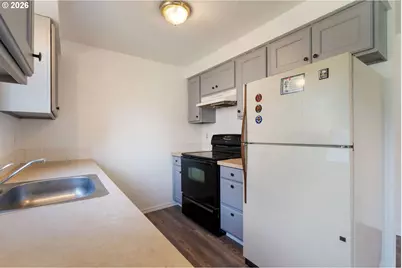 6025 SW Cherryhill Dr, Beaverton, OR 97008 - Photo 32