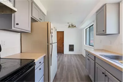 6025 SW Cherryhill Dr, Beaverton, OR 97008 - Photo 30