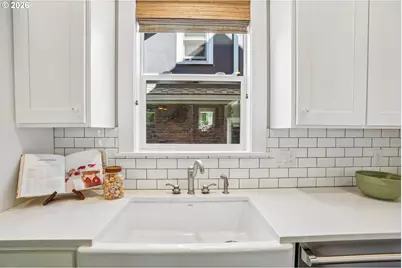 2433 SE Ivon St, Portland, OR 97202 - Photo 14