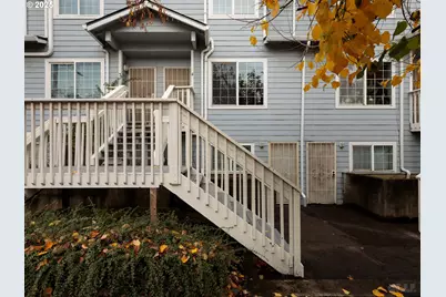 6621 N Columbia Way #4, Portland, OR 97203 - Photo 2
