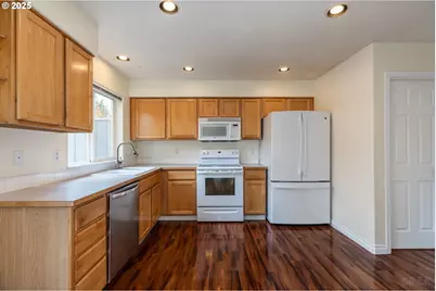 6621 N Columbia Way #4, Portland, OR 97203 - Photo 6