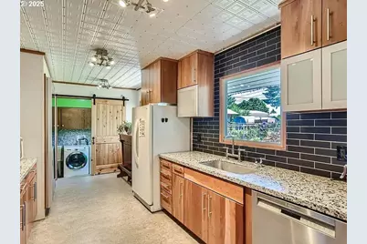 2442 SE 190th Ave, Portland, OR 97233 - Photo 6