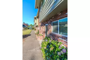 1802 NE Hogan Dr, Gresham, OR 97030 - Photo 6