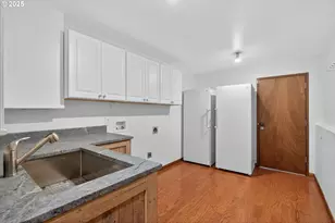 1990 Indian Trail, Lake Oswego, OR 97034 - Photo 42