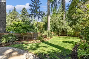 1990 Indian Trail, Lake Oswego, OR 97034 - Photo 46