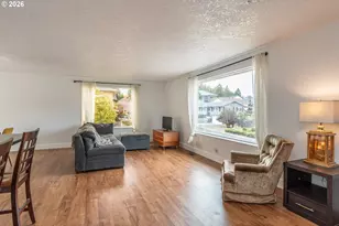 2045 NW Sunberry Dr, Roseburg, OR 97471 - Photo 6