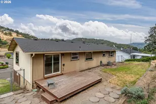 2045 NW Sunberry Dr, Roseburg, OR 97471 - Photo 22
