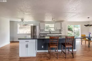 2045 NW Sunberry Dr, Roseburg, OR 97471 - Photo 4