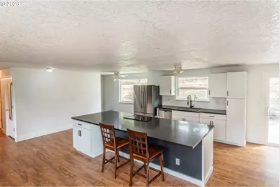 2045 NW Sunberry Dr, Roseburg, OR 97471 - Photo 2