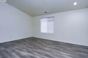 8224 SE Washington St, Portland, OR 97216 - Photo 2