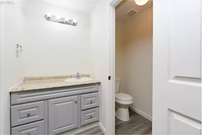 8224 SE Washington St, Portland, OR 97216 - Photo 10