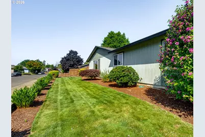 1635 SE Queenborough Ct, McMinnville, OR 97128 - Photo 24
