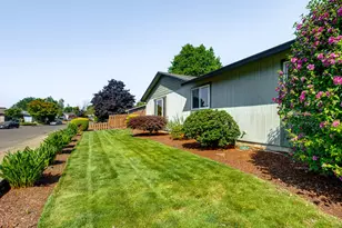 1635 SE Queenborough Ct, McMinnville, OR 97128 - Photo 24
