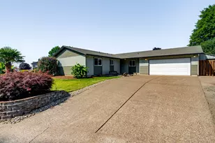 1635 SE Queenborough Ct, McMinnville, OR 97128 - Photo 2