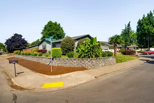 1635 SE Queenborough Ct, McMinnville, OR 97128 - Photo 4