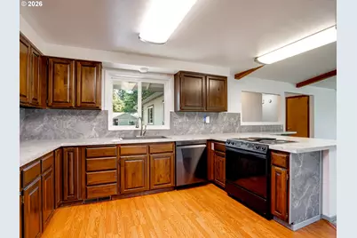 1635 SE Queenborough Ct, McMinnville, OR 97128 - Photo 12