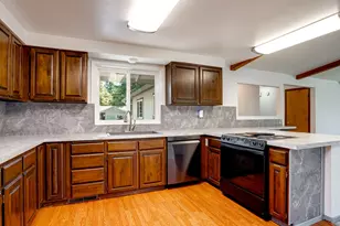 1635 SE Queenborough Ct, McMinnville, OR 97128 - Photo 12