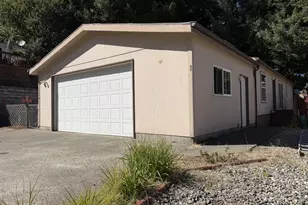 1520 Village Pines Ave, Coos Bay, OR 97420 - Photo 2