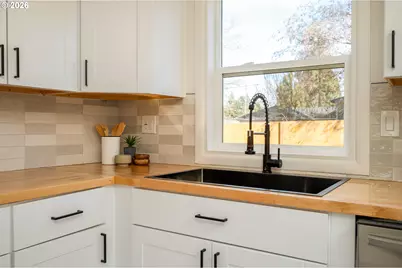 5408 NE 46th Pl, Portland, OR 97218 - Photo 8