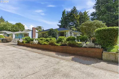 1313 Bayview St, North Bend, OR 97459 - Photo 44