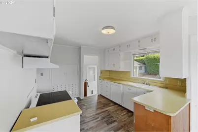 1313 Bayview St, North Bend, OR 97459 - Photo 12