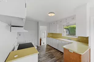 1313 Bayview St, North Bend, OR 97459 - Photo 12