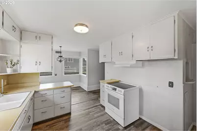 1313 Bayview St, North Bend, OR 97459 - Photo 14