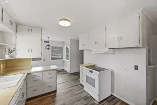 1313 Bayview St, North Bend, OR 97459 - Photo 14