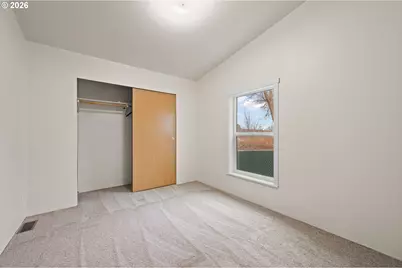 682 SE 10th St, Madras, OR 97741 - Photo 12