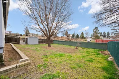 682 SE 10th St, Madras, OR 97741 - Photo 14