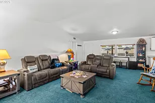 285 S 52nd Pl, Springfield, OR 97478 - Photo 6