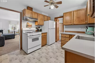 5535 SE Flavel St, Portland, OR 97206 - Photo 8