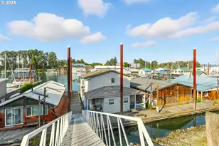 535 NE Bridgeton Rd, Portland, OR 97211 - Photo 32