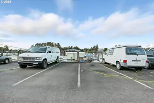 535 NE Bridgeton Rd, Portland, OR 97211 - Photo 36