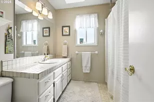 535 NE Bridgeton Rd, Portland, OR 97211 - Photo 12