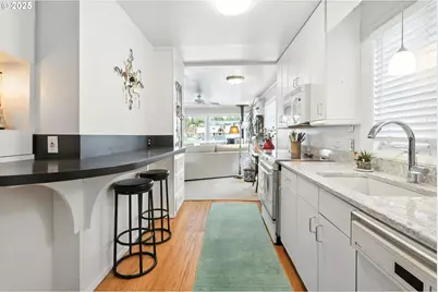 535 NE Bridgeton Rd #2, Portland, OR 97211 - Photo 16