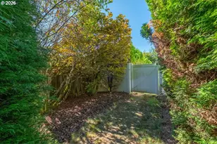 895 NW 3rd St, Gresham, OR 97030 - Photo 42