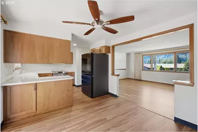 895 NW 3rd St, Gresham, OR 97030 - Photo 12