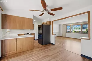 895 NW 3rd St, Gresham, OR 97030 - Photo 12