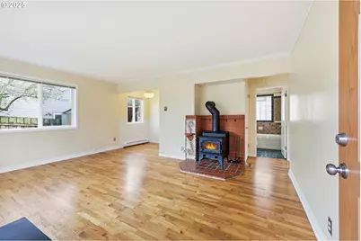 9314 N Tioga Ave, Portland, OR 97203 - Photo 8