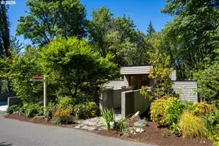 3128 SW Cascade Dr, Portland, OR 97205 - Photo 2