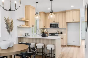 8206 SW 46th Ave, Portland, OR 97219 - Photo 4