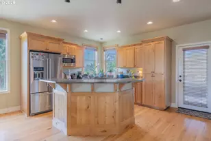 1202 SE Yarrow Ave, Madras, OR 97741 - Photo 2