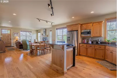 1202 SE Yarrow Ave, Madras, OR 97741 - Photo 10