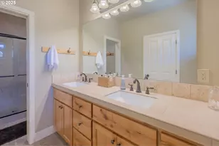 1202 SE Yarrow Ave, Madras, OR 97741 - Photo 4