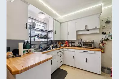 2323 SE 70th Ave, Portland, OR 97215 - Photo 8