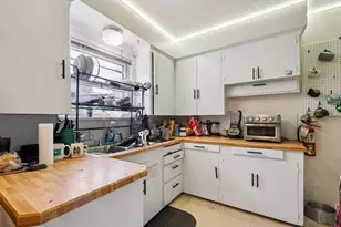 2323 SE 70th Ave, Portland, OR 97215 - Photo 8