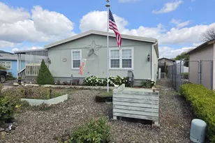 428 S State St, Sutherlin, OR 97479 - Photo 2