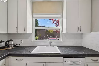 2120 NE Halsey St #31, Portland, OR 97232 - Photo 14